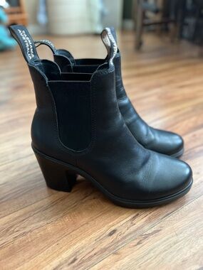 Blundstone Black Leather Ankle Boots with Block Heel